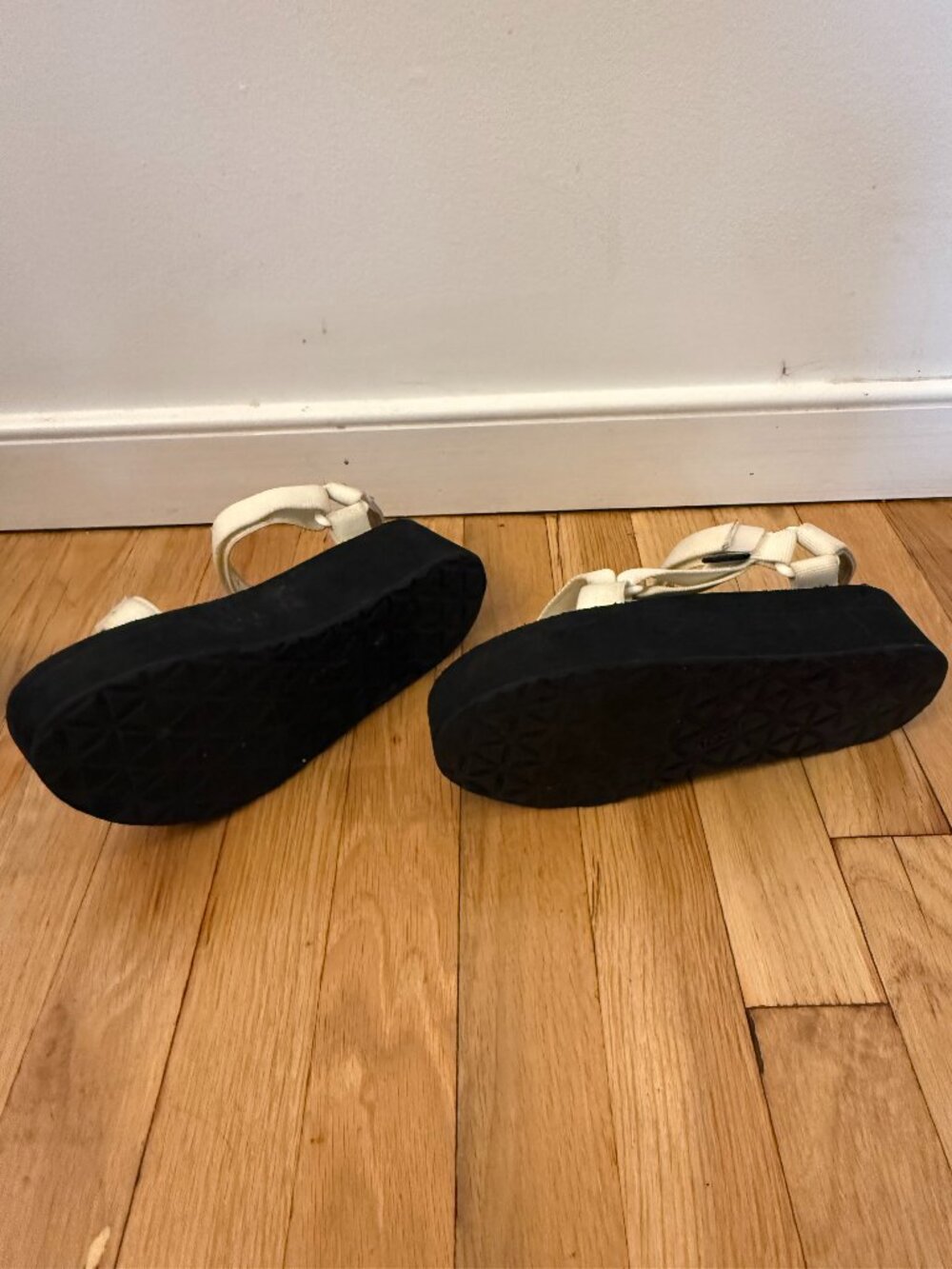 Teva white platform sandal - Picture 2 of 3